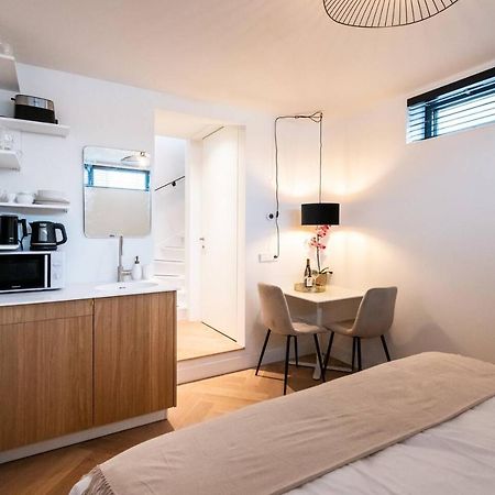 דירות אמסטרדם Beautiful Amstel Houseboat מראה חיצוני תמונה