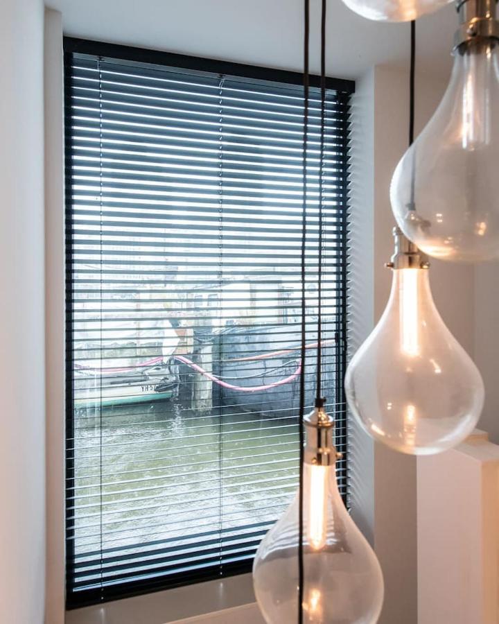 דירות אמסטרדם Beautiful Amstel Houseboat מראה חיצוני תמונה