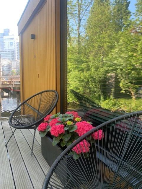 דירות אמסטרדם Beautiful Amstel Houseboat מראה חיצוני תמונה